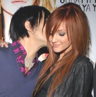 Pete Wentz habla sobre su vida sexual con Ashlee Simpson.