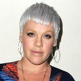 Pink: disconforme con su nuevo corte.