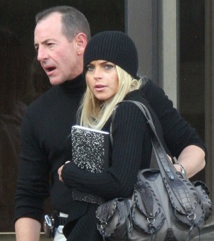Lindsay ataca a su padre.