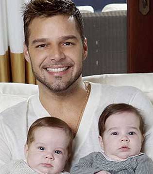 Ricky Martin y sus gemelos.