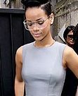 Rihanna la fashion victim.