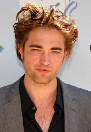 Robert Pattinson presionado para lanzar un disco.