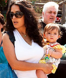 Salma Hayek habla de su maternidad.