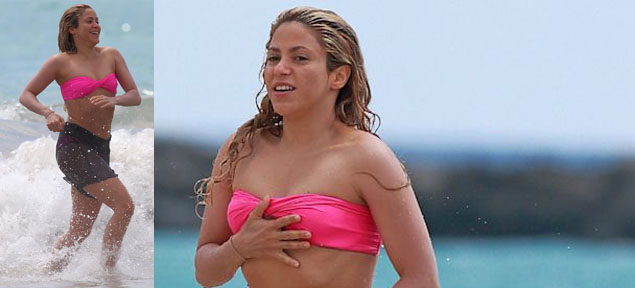 Shakira luce su figura en vacaciones
