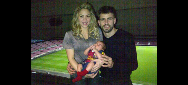 Shakira y Piqu posaron junto a su beb