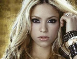 Shakira conmocionada.