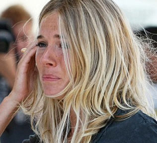 Sienna Miller llora por Balthazar Getty.