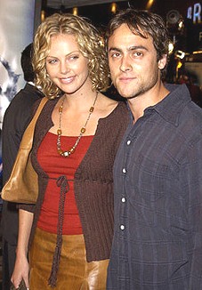 Stuart Townsend y Charlize Theron.
