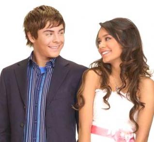 Zac Efron y Vanessa Anne Hudgens comprometidos.